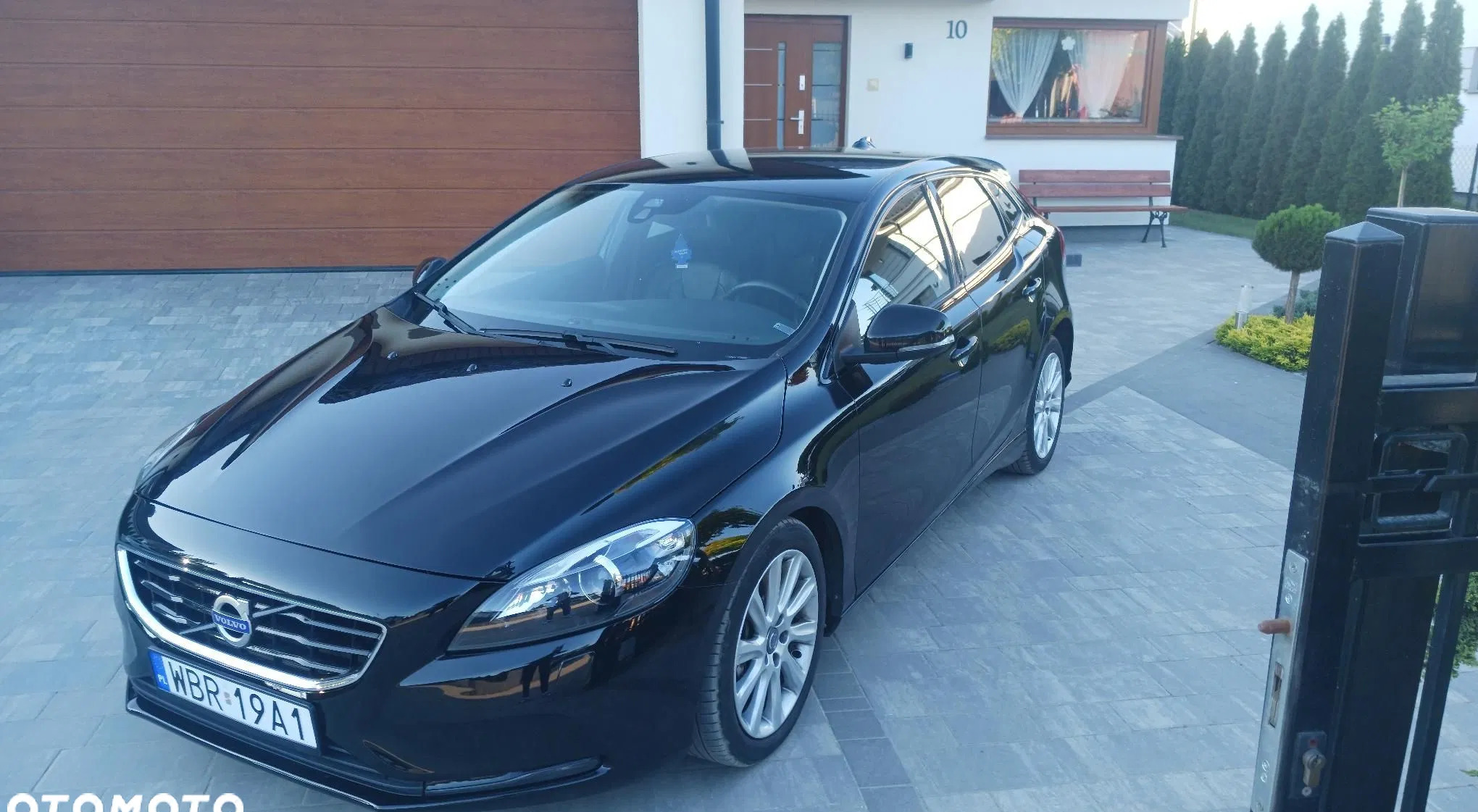 Volvo V40 cena 40200 przebieg: 111231, rok produkcji 2015 z Białobrzegi małe 154